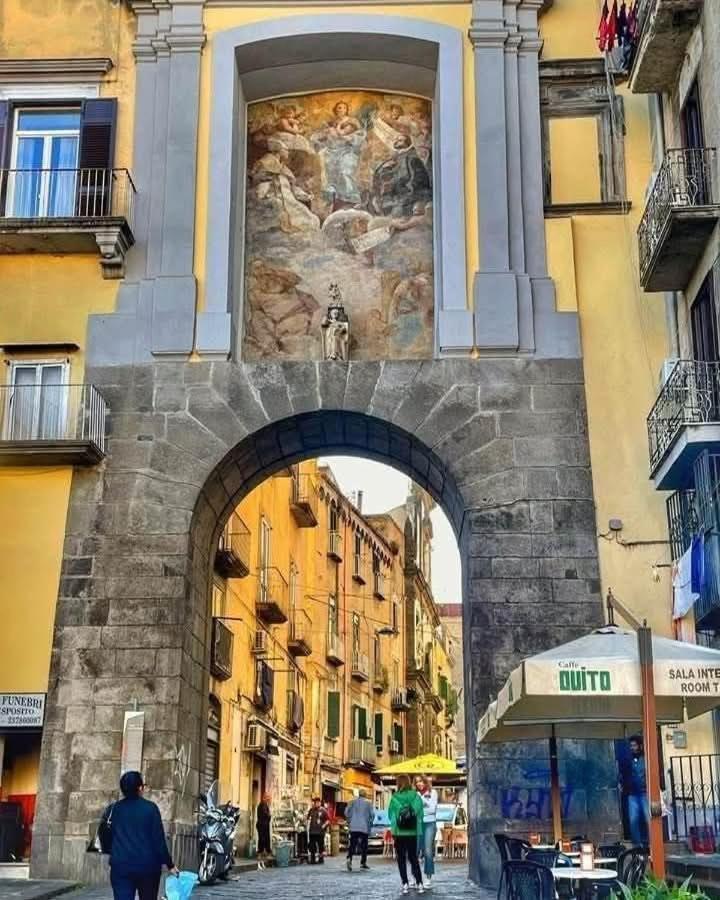 Napoli Centro Storico Un Passo Da San Gennaro Apartment Bagian luar foto